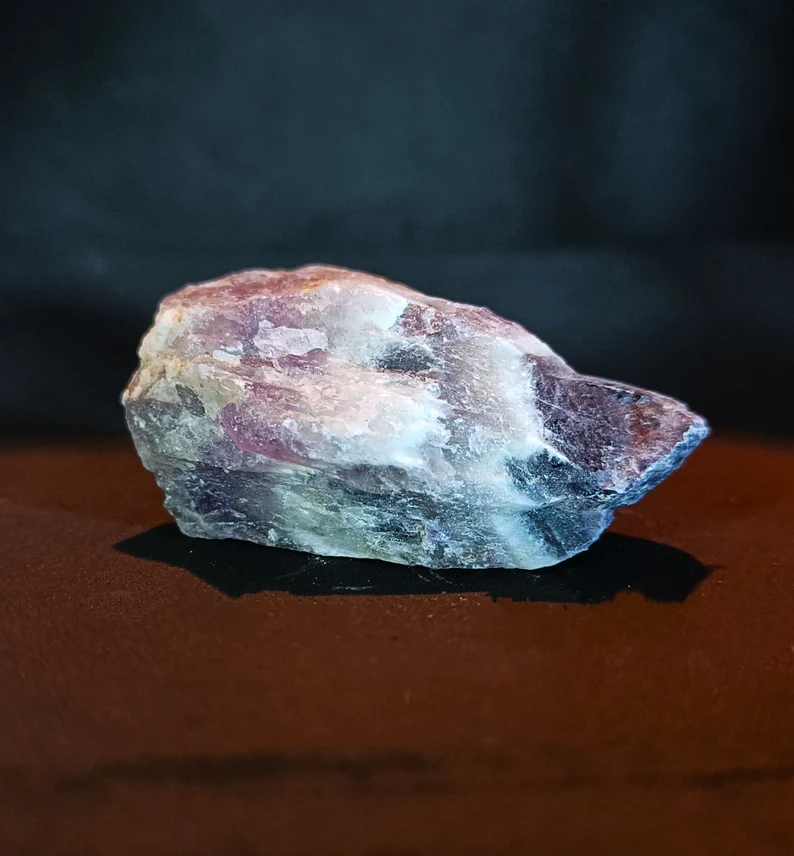 Ruw stuk chevron-amethist uit de collectie van Jume Crystals